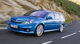 Opel Vectra Station Wagon OPC - widok z przodu