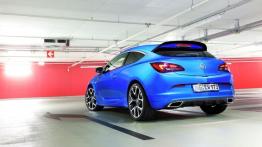 Opel Astra IV OPC - widok z tyłu