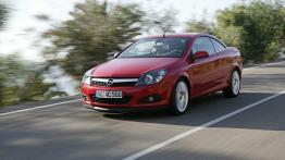 Opel Astra Twin Top OPC - widok z przodu