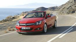 Opel Astra Twin Top OPC - widok z przodu