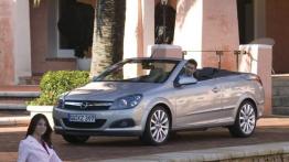 Opel Astra Twin Top OPC - widok z przodu