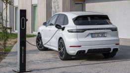 Porsche Cayenne Turbo S E-Hybrid / Coupe - widok z ty?u