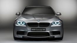 BMW M5 Concept - przód - reflektory włączone