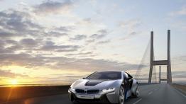 BMW i8 Concept - przód - reflektory włączone