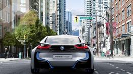 BMW i8 Concept - tył - reflektory włączone