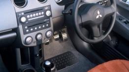 Mitsubishi Colt CC Concept - pełny panel przedni