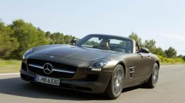 Mercedes SLS AMG Roadster - przód - reflektory włączone