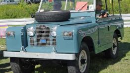 Land Rover Defender - widok z przodu