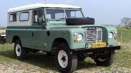 Land Rover Defender - widok z przodu