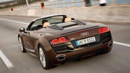 Audi R8 Roadster - widok z tyłu