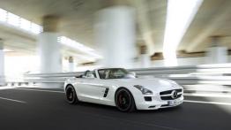 Mercedes SLS AMG Roadster - przód - reflektory włączone