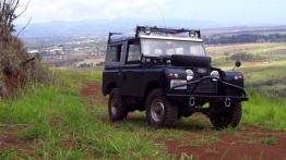 Land Rover Defender - widok z przodu