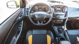 Ford Focus ST FL - pomarańczowy prowokator