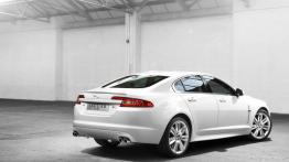 Jaguar XFR - widok z tyłu