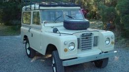 Land Rover Defender - widok z przodu