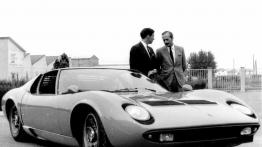 Lamborghini Miura - widok z przodu