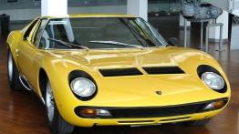 Lamborghini Miura - widok z przodu