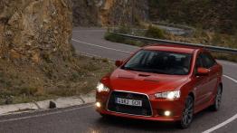 Mitsubishi Lancer Ralliart - widok z przodu