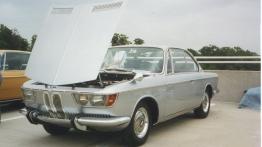 BMW 2000CS - maska otwarta