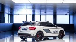 Mercedes GLA 45 AMG debiutuje w Los Angeles