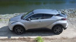 Toyota C-HR – czy wersja benzynowa ma sens?