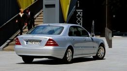 Mercedes Klasa S - widok z tyłu