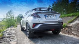 Toyota C-HR – czy wersja benzynowa ma sens?