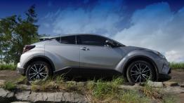 Toyota C-HR – czy wersja benzynowa ma sens?