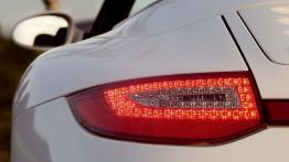 Porsche 911 Carrera 4S - lewy tylny reflektor - włączony