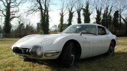 Toyota 2000GT - widok z przodu