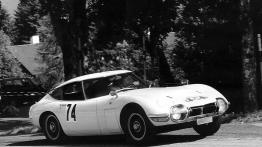 Toyota 2000GT - widok z przodu