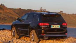 Jeep Grand Cherokee IV Facelifting (2014) Summit - widok z tyłu