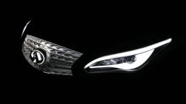 Infiniti LE Concept - przód - reflektory włączone