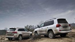 Toyota Land Cruiser V8 i Jeep Grand Cherokee 3.0 CRD - męski świat