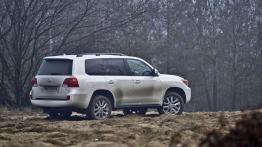 Toyota Land Cruiser V8 i Jeep Grand Cherokee 3.0 CRD - męski świat