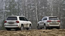 Toyota Land Cruiser V8 i Jeep Grand Cherokee 3.0 CRD - męski świat