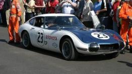 Toyota 2000GT - widok z przodu