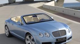 Bentley Continental GTC - widok z przodu