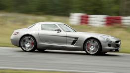 Mercedes SLS AMG z układem AMG Ride Control - prawy bok