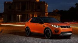 Land Rover Discovery Sport HSE Luxury w Paryżu - widok z przodu