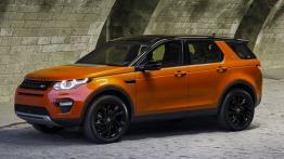 Land Rover Discovery Sport HSE Luxury w Paryżu - lewy bok