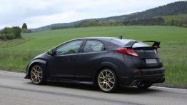 Honda Civic Type-R wypatrzona bez kamuflażu