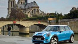 Mini Cooper SD 2014 - wersja 5-drzwiowa w Paryżu - widok z przodu