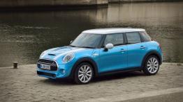 Mini Cooper SD 2014 - wersja 5-drzwiowa w Paryżu - widok z przodu