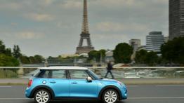 Mini Cooper SD 2014 - wersja 5-drzwiowa w Paryżu - prawy bok