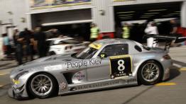 Mercedes SLS AMG GT3 w Dubaju - lewy bok