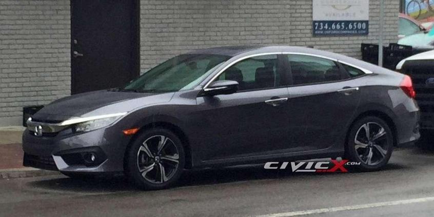 Honda Civic - sedan jak coupe