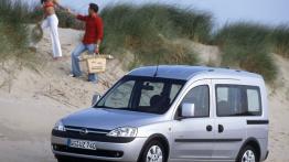 Opel Combo C Tour - widok z przodu