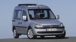 Opel Combo C Tour - widok z przodu