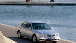 Nissan Maxima QX - przód - reflektory wyłączone